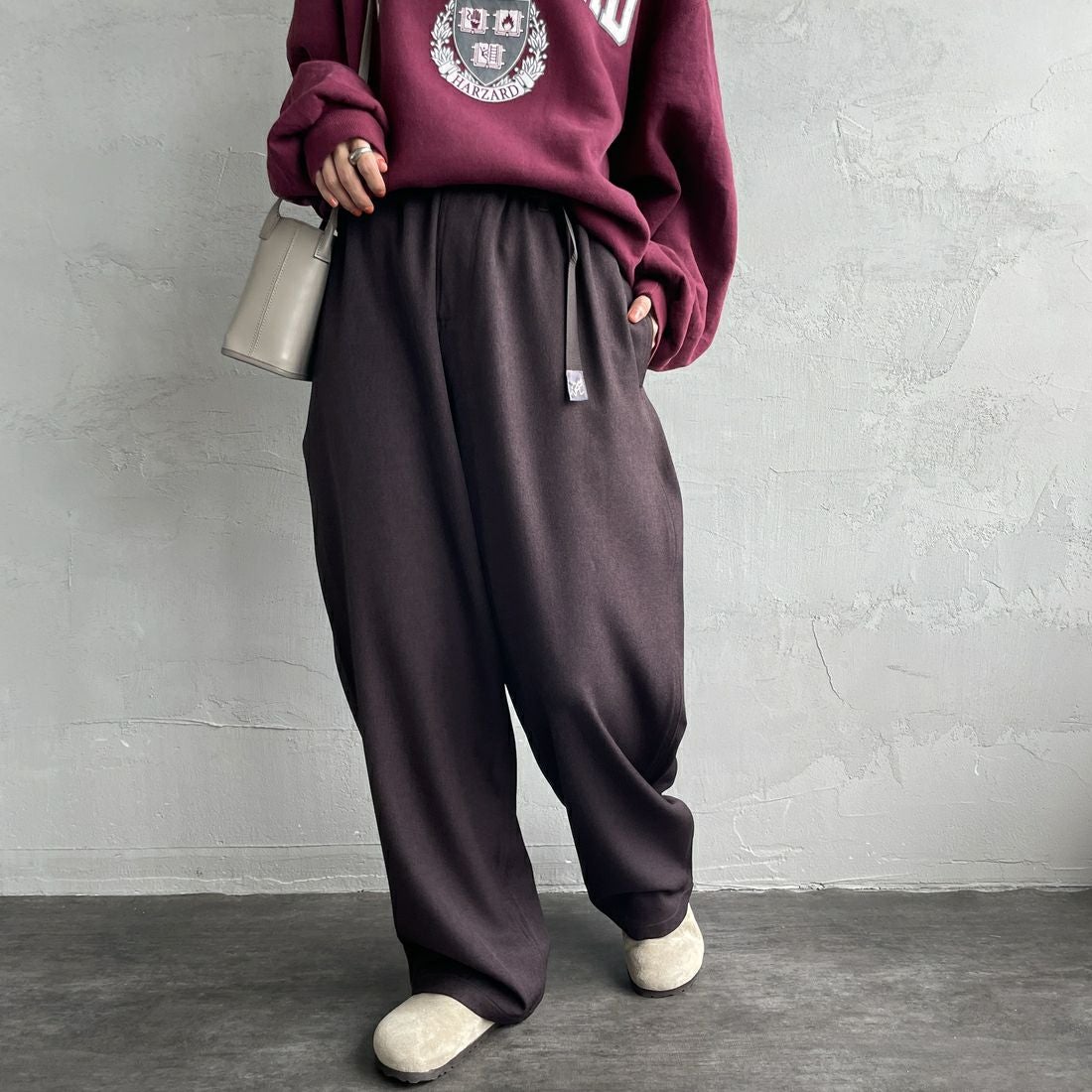 GRAMiCCi [グラミチ] 別注 ワイドデニムパンツ [GUP5-F1089-JF] BROWN &&モデル身長：158cm 着用サイズ：S&