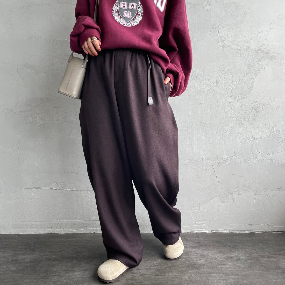 GRAMiCCi [グラミチ] 別注 ワイドデニムパンツ [GUP5-F1089-JF] BROWN &&モデル身長：158cm 着用サイズ：S&