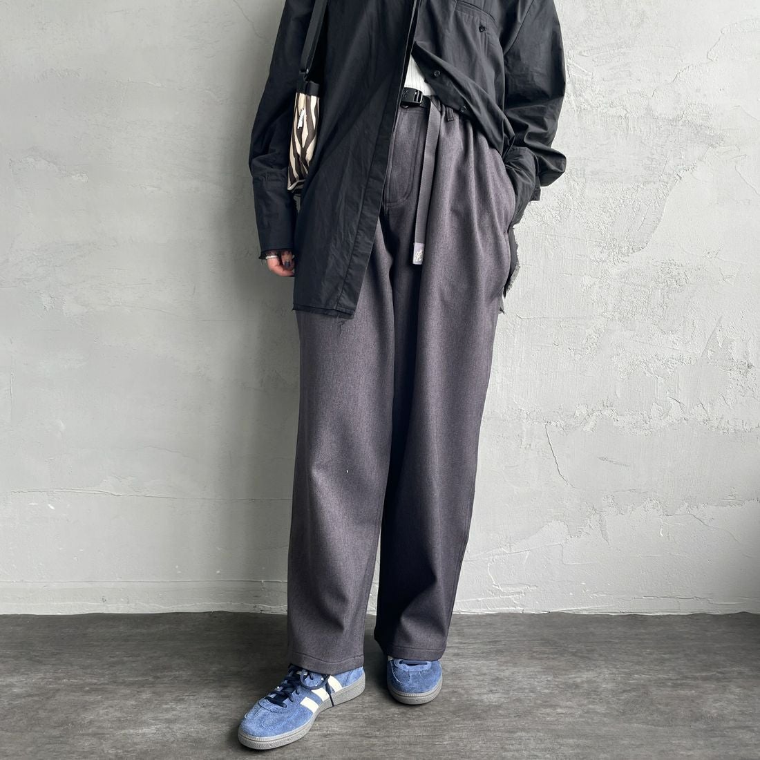 GRAMiCCi [グラミチ] 別注 ワイドデニムパンツ [GUP5-F1089-JF] CHARCOAL &&モデル身長：160cm 着用サイズ：S&&