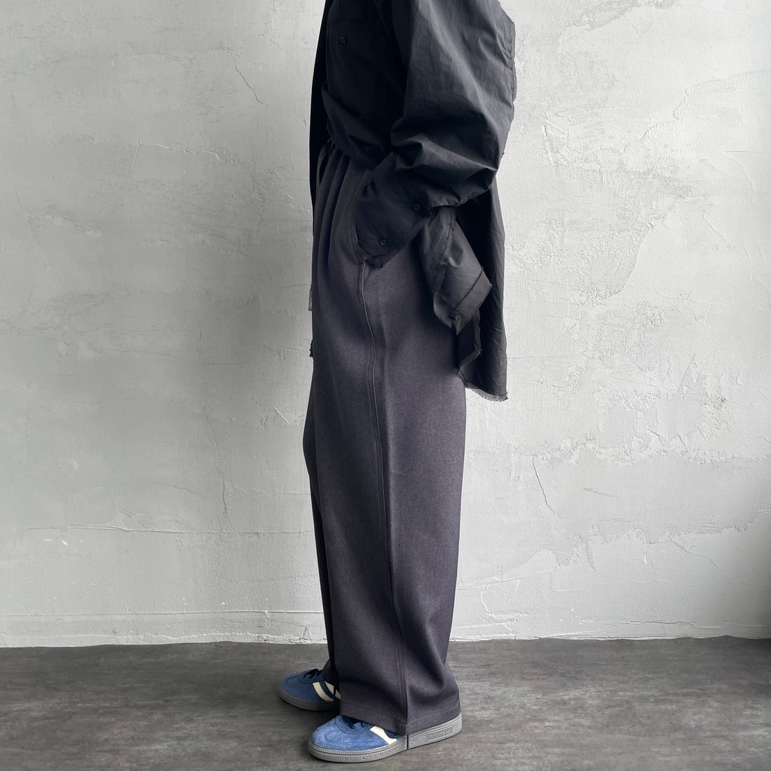 GRAMiCCi [グラミチ] 別注 ワイドデニムパンツ [GUP5-F1089-JF] CHARCOAL &&モデル身長：160cm 着用サイズ：S&&