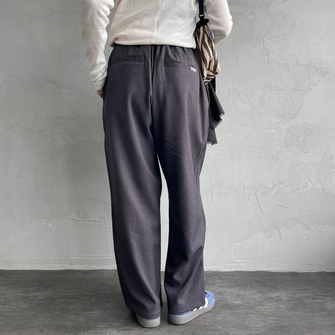 GRAMiCCi [グラミチ] 別注 ワイドデニムパンツ [GUP5-F1089-JF] CHARCOAL &&モデル身長：160cm 着用サイズ：S&&