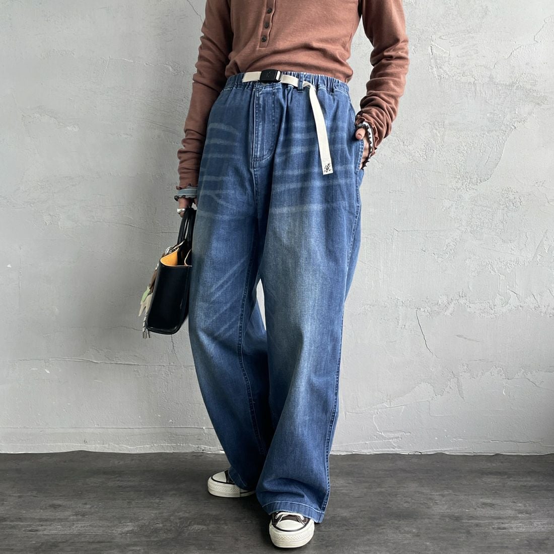 GRAMiCCi [グラミチ] 別注 ワイドデニムパンツ [GUP5-F1089-JF] D.USED BLU &&モデル身長：158cm 着用サイズ：S&&