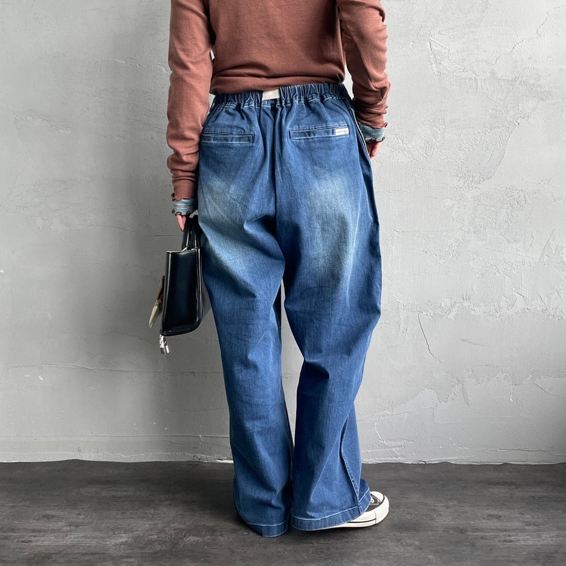 GRAMiCCi [グラミチ] 別注 ワイドデニムパンツ [GUP5-F1089-JF] D.USED BLU &&モデル身長：158cm 着用サイズ：S&&