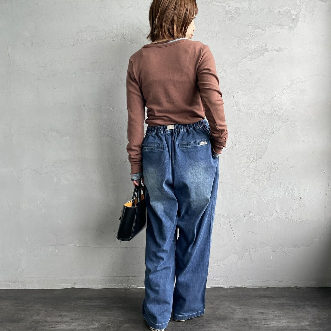 GRAMiCCi [グラミチ] 別注 ワイドデニムパンツ [GUP5-F1089-JF] D.USED BLU &&モデル身長：158cm 着用サイズ：S&&