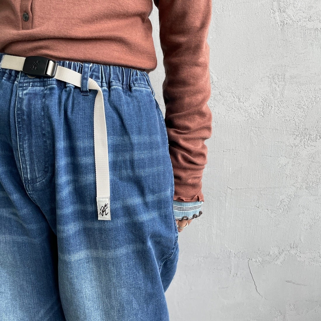 GRAMiCCi [グラミチ] 別注 ワイドデニムパンツ [GUP5-F1089-JF] D.USED BLU &&モデル身長：158cm 着用サイズ：S&&