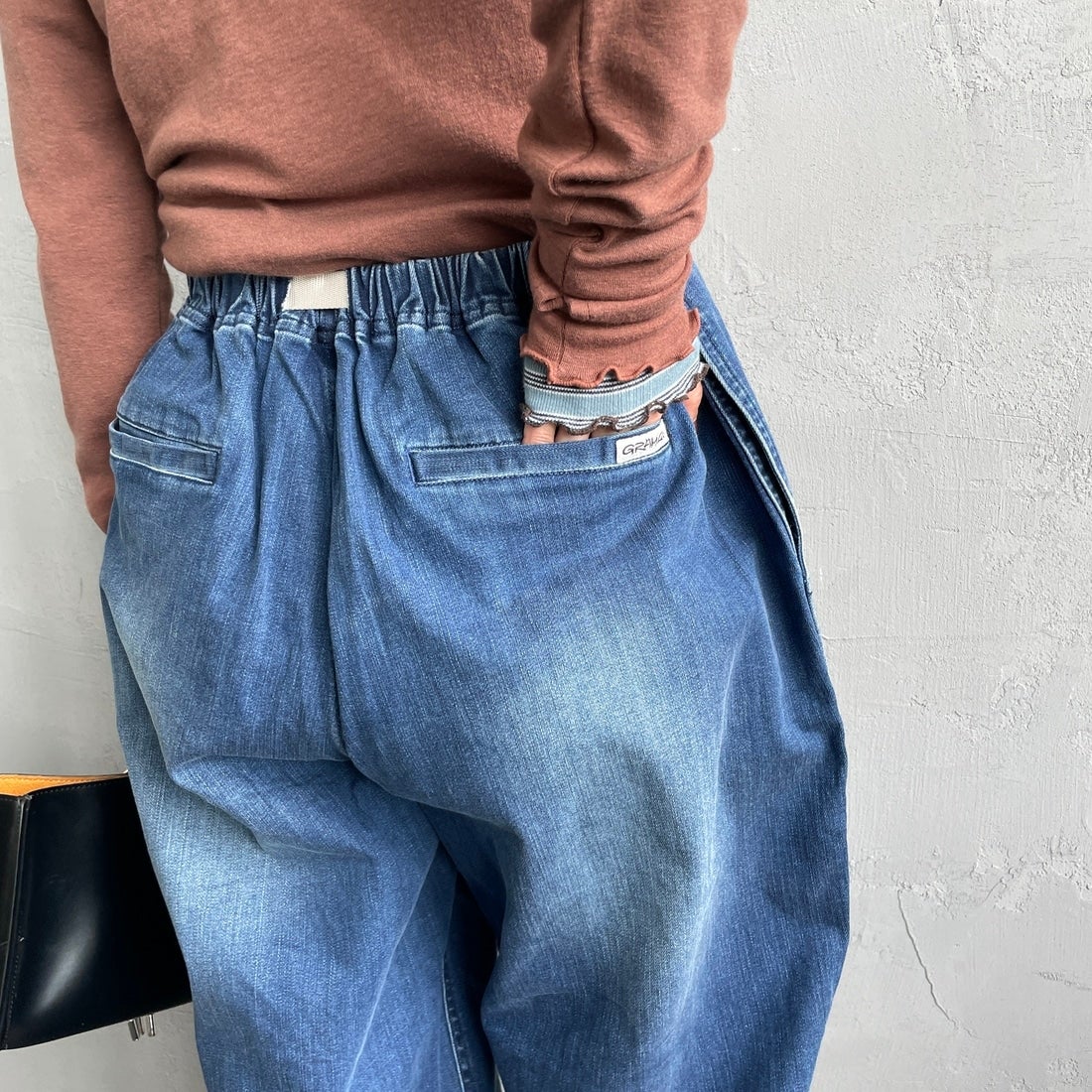 GRAMiCCi [グラミチ] 別注 ワイドデニムパンツ [GUP5-F1089-JF] D.USED BLU &&モデル身長：158cm 着用サイズ：S&&