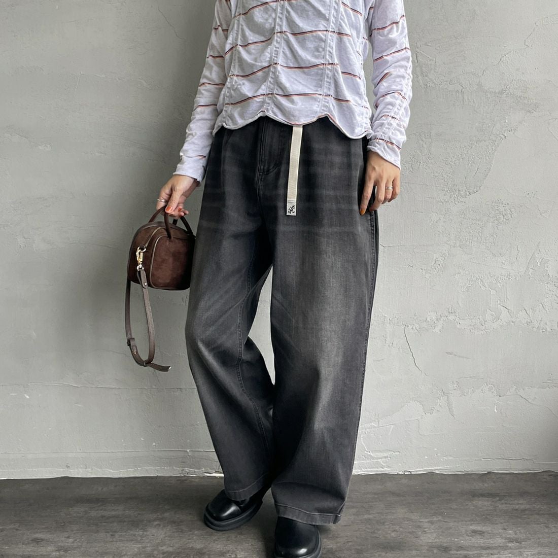 GRAMiCCi [グラミチ] 別注 ワイドデニムパンツ [GUP5-F1089-JF] BLK USED &&モデル身長：160cm 着用サイズ：XS&&