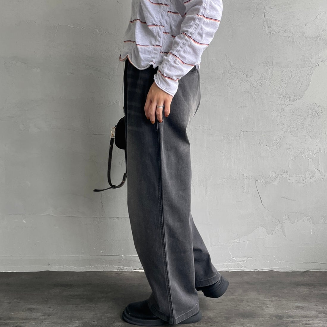 GRAMiCCi [グラミチ] 別注 ワイドデニムパンツ [GUP5-F1089-JF] BLK USED &&モデル身長：160cm 着用サイズ：XS&&