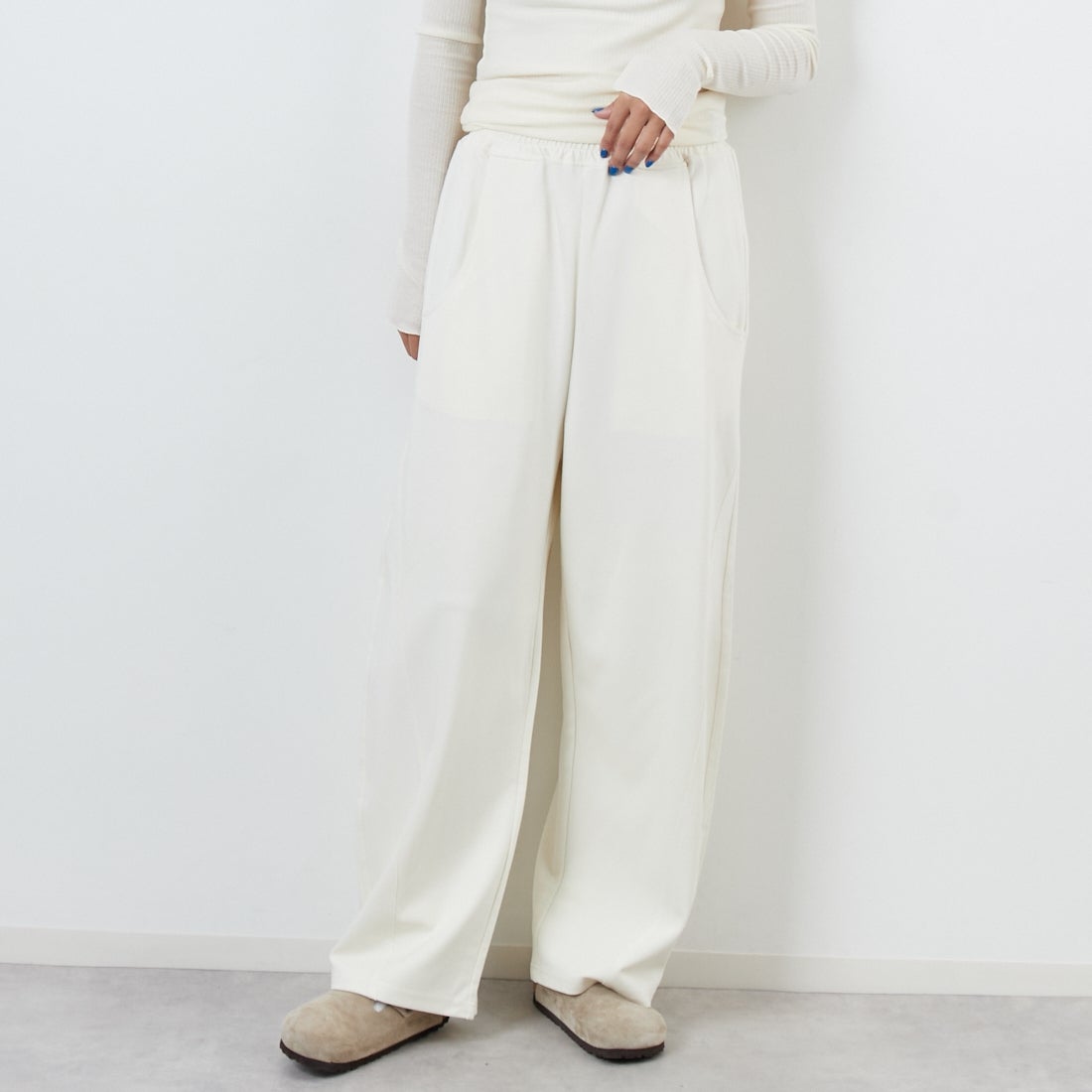 DIGNITE COLLIER [ディニテコリエ] カットカーブパンツ [80256045] 031 ｵﾌ &&モデル身長：167cm 着用サイズ：F&&