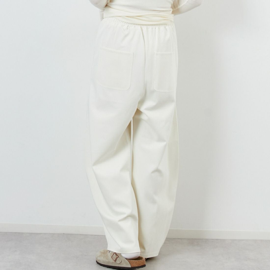 DIGNITE COLLIER [ディニテコリエ] カットカーブパンツ [80256045] 031 ｵﾌ &&モデル身長：167cm 着用サイズ：F&&