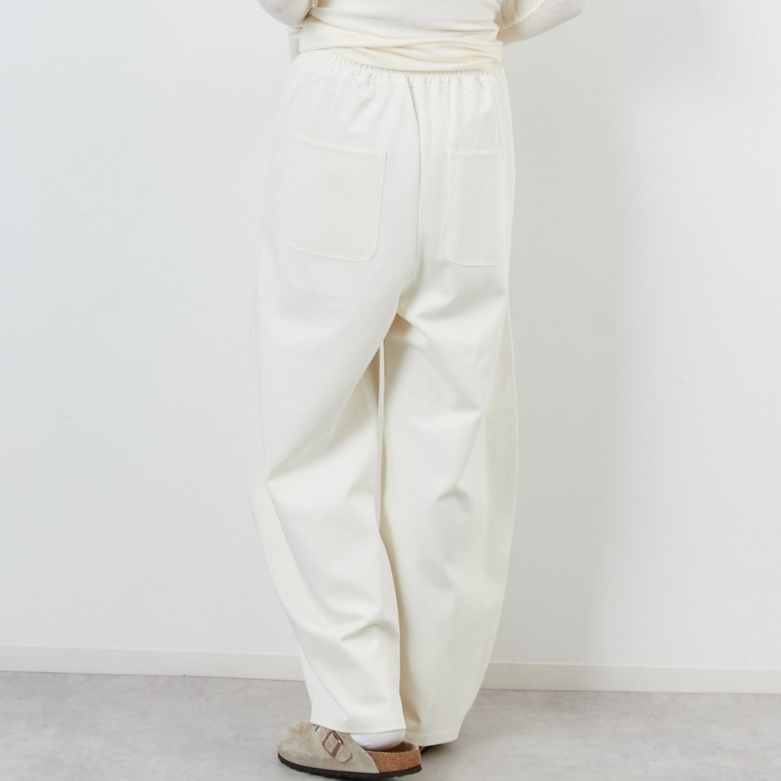 DIGNITE COLLIER [ディニテコリエ] カットカーブパンツ [80256045] 031 ｵﾌ &&モデル身長：167cm 着用サイズ：F&&