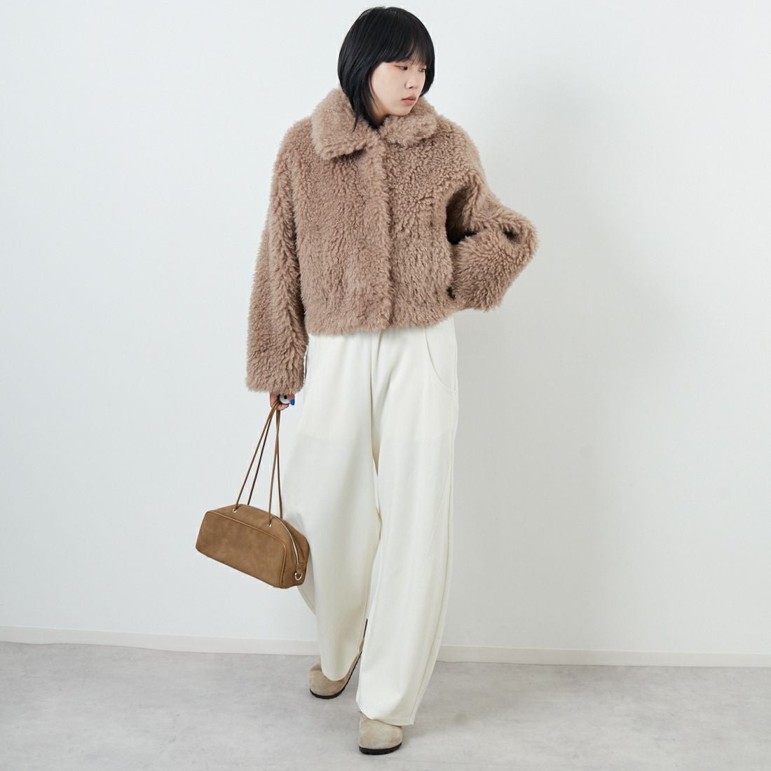 DIGNITE COLLIER [ディニテコリエ] カットカーブパンツ [80256045] 031 ｵﾌ &&モデル身長：167cm 着用サイズ：F&&