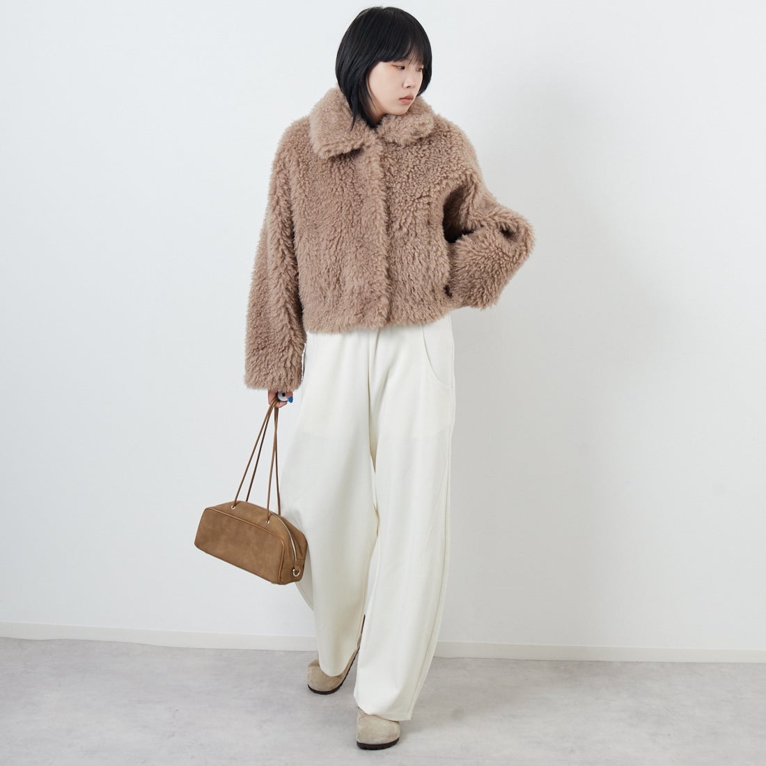 DIGNITE COLLIER [ディニテコリエ] カットカーブパンツ [80256045] 031 ｵﾌ &&モデル身長：167cm 着用サイズ：F&&