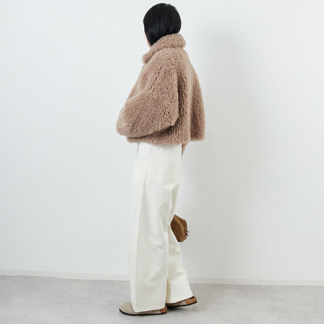 DIGNITE COLLIER [ディニテコリエ] カットカーブパンツ [80256045] 031 ｵﾌ &&モデル身長：167cm 着用サイズ：F&&