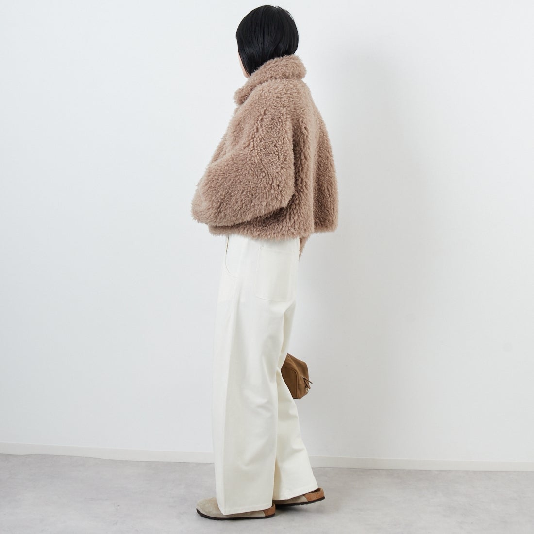 DIGNITE COLLIER [ディニテコリエ] カットカーブパンツ [80256045] 031 ｵﾌ &&モデル身長：167cm 着用サイズ：F&&