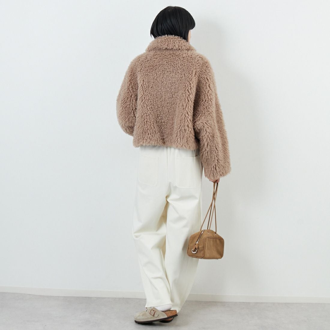 DIGNITE COLLIER [ディニテコリエ] カットカーブパンツ [80256045] 031 ｵﾌ &&モデル身長：167cm 着用サイズ：F&&