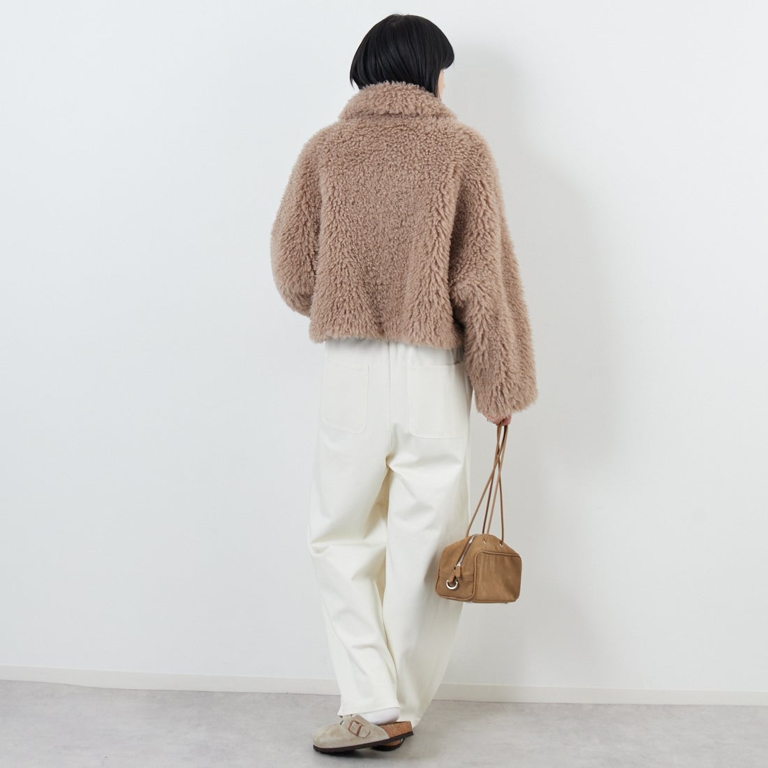 DIGNITE COLLIER [ディニテコリエ] カットカーブパンツ [80256045] 031 ｵﾌ &&モデル身長：167cm 着用サイズ：F&&