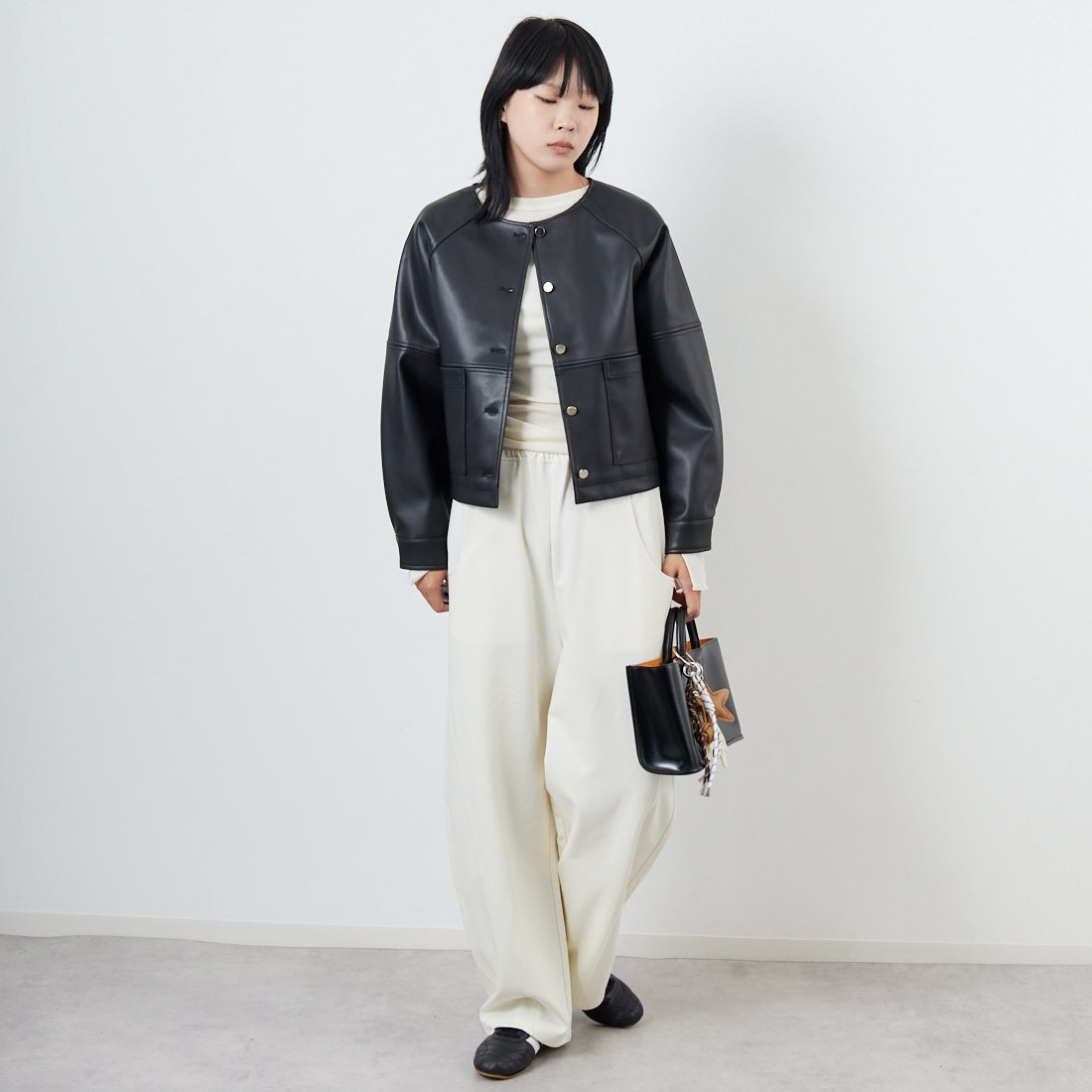 DIGNITE COLLIER [ディニテコリエ] カットカーブパンツ [80256045] 031 ｵﾌ &&モデル身長：167cm 着用サイズ：F&&