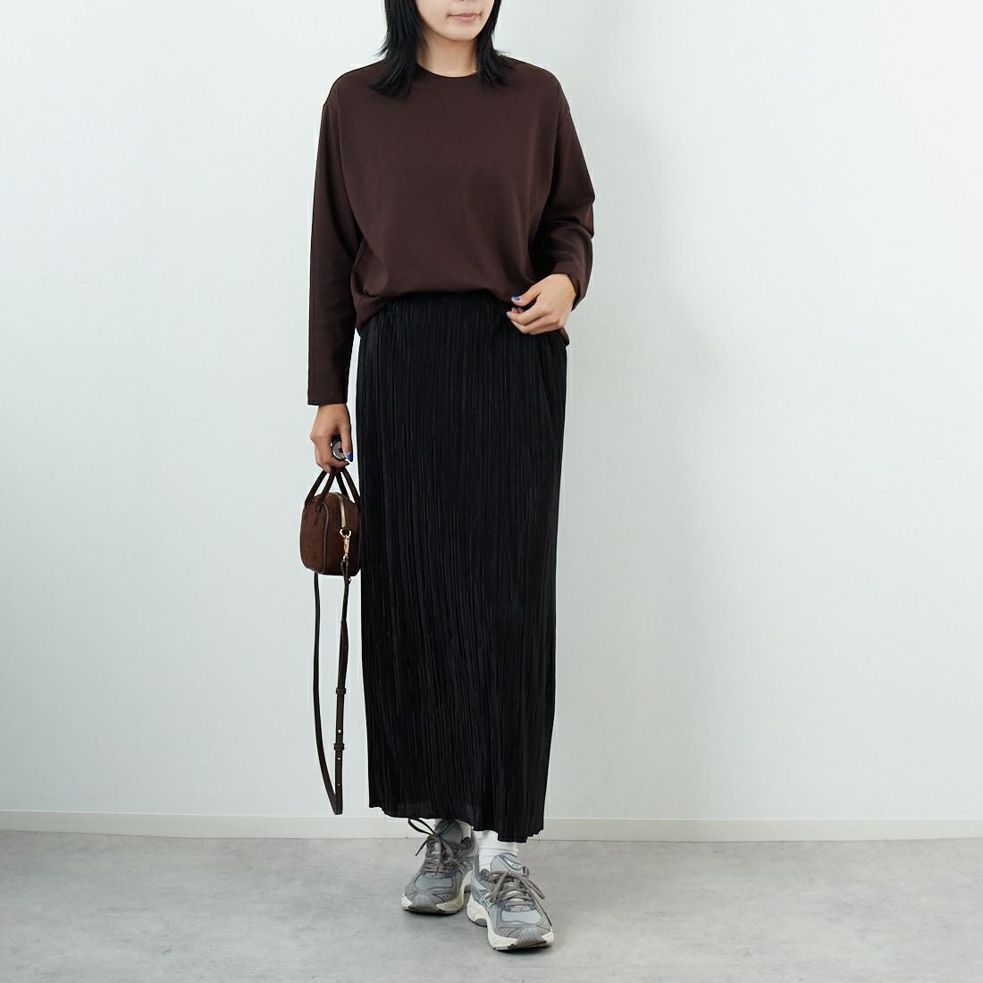 DIGNITE COLLIER [ディニテコリエ] 裾切替長袖カットソー [80990210-2] 037 ﾌﾞﾗｳﾝ &&モデル身長：167cm 着用サイズ：F&&