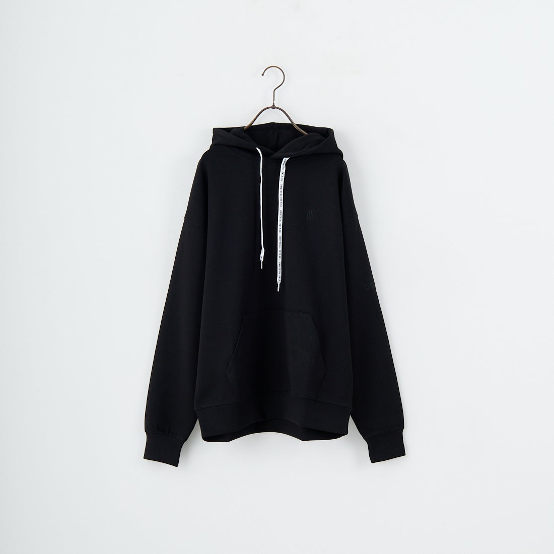 UNIVERSAL OVERALL [ユニバーサルオーバーオール] 別注 ワンポイントロゴ刺繍 ポンチ スウェットパーカー [U2531230IN-JF] BLACK