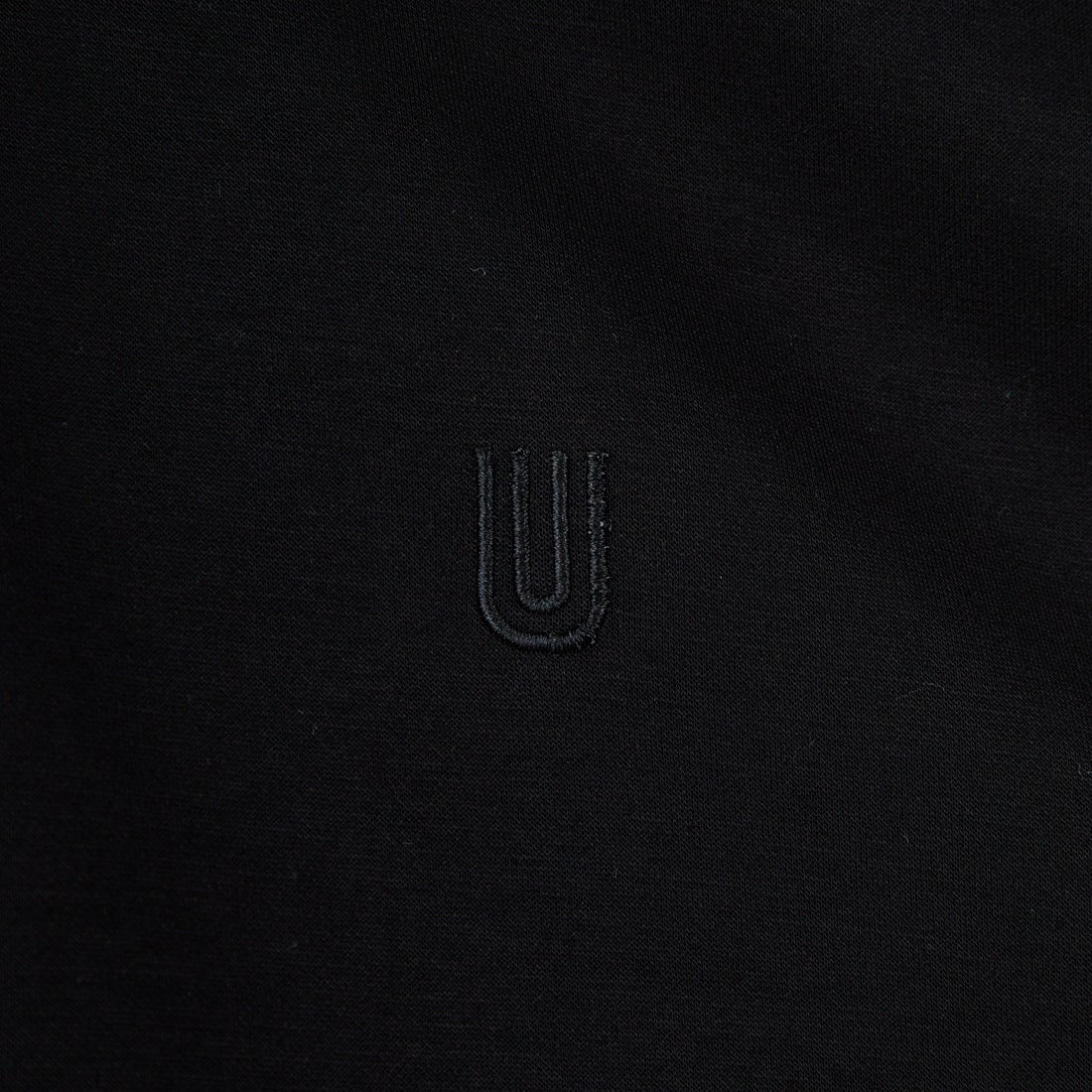 UNIVERSAL OVERALL [ユニバーサルオーバーオール] 別注 ワンポイントロゴ刺繍 ポンチ スウェットパーカー [U2531230IN-JF] BLACK