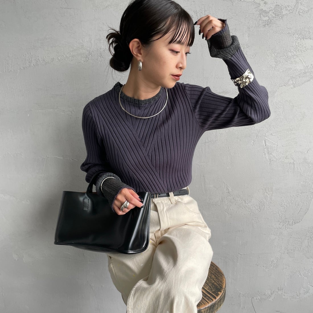 nenom [ネノム] ラメ袖切り替え ランダムリブニット [NE25131024] 08 CHARCOA &&モデル身長：150cm 着用サイズ：F&&