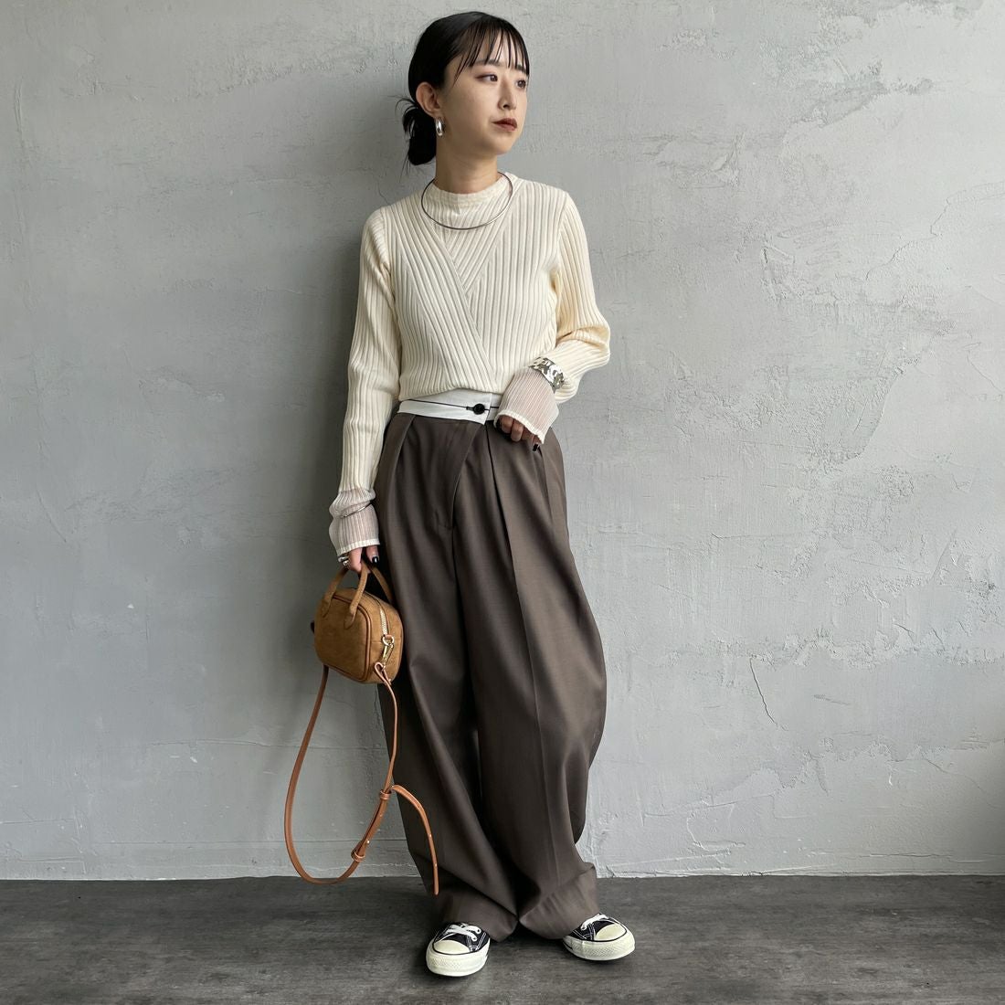 nenom [ネノム] ラメ袖切り替え ランダムリブニット [NE25131024] 21 IVORY &&モデル身長：150cm 着用サイズ：F&&