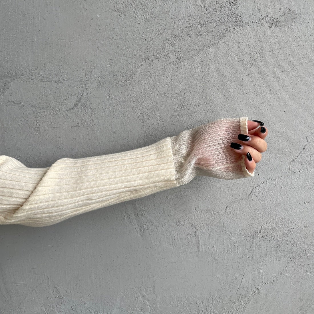 nenom [ネノム] ラメ袖切り替え ランダムリブニット [NE25131024] 21 IVORY &&モデル身長：150cm 着用サイズ：F&&