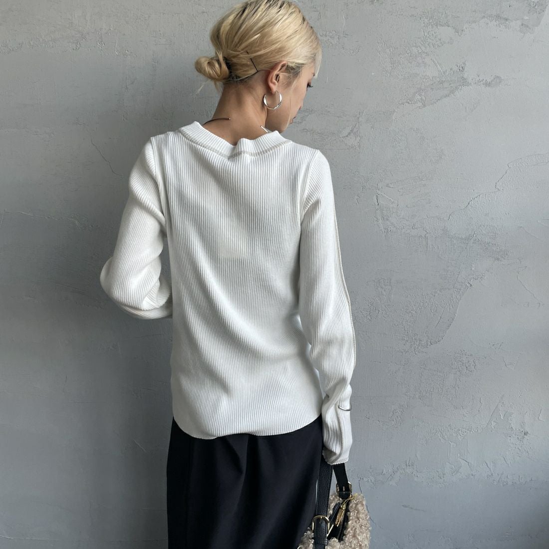 nenom [ネノム] ラメ配色ラインリブニット [NE24131024] 02 OFF &&モデル身長：150cm 着用サイズ：F&&