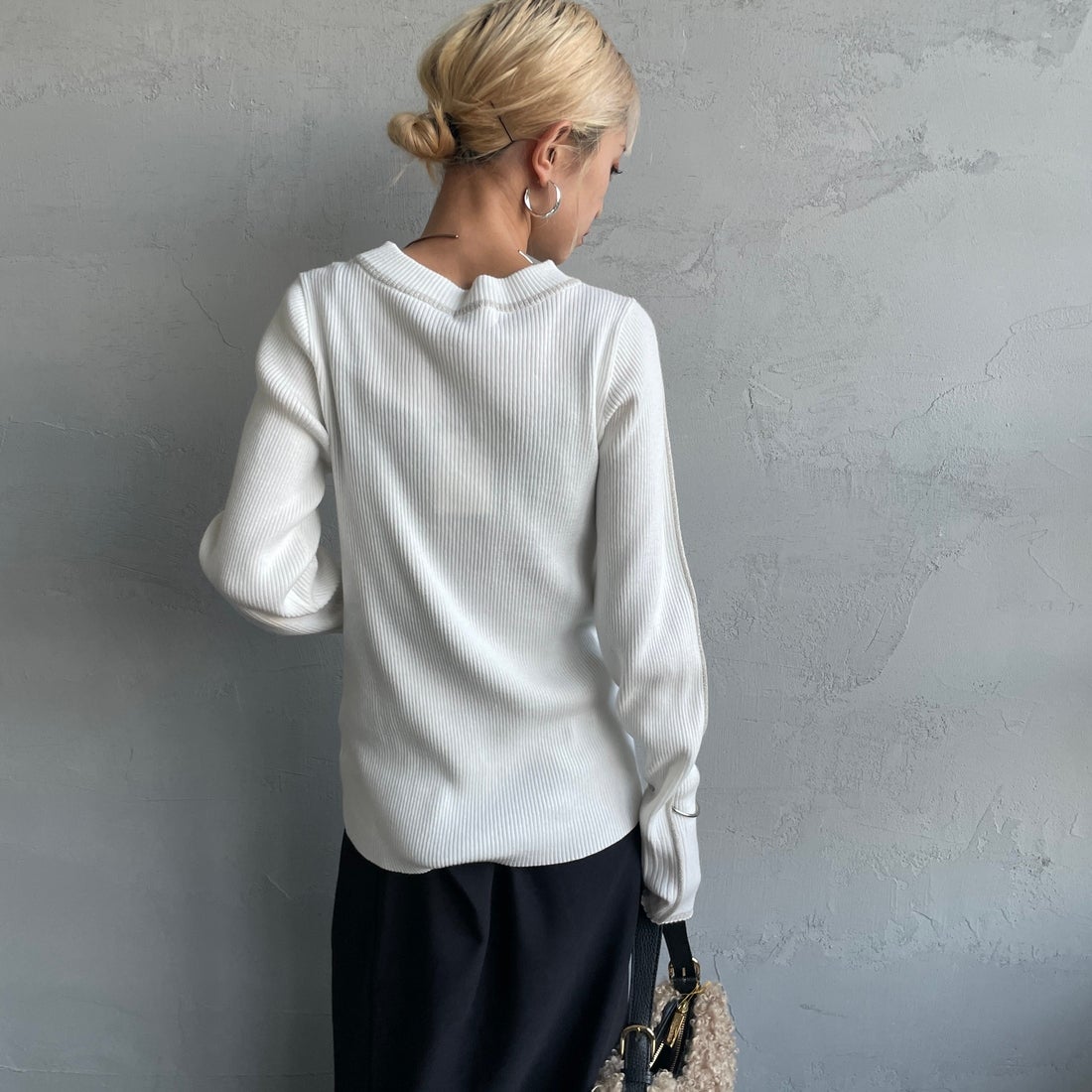 nenom [ネノム] ラメ配色ラインリブニット [NE24131024] 02 OFF &&モデル身長：150cm 着用サイズ：F&&