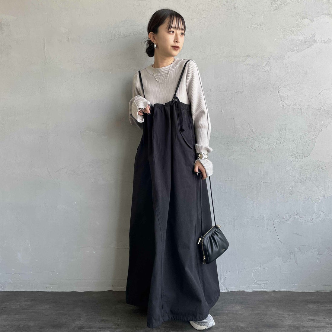 nenom [ネノム] ラメ配色ラインリブニット [NE24131024] 05 L.GRAY &&モデル身長：150cm 着用サイズ：F&&