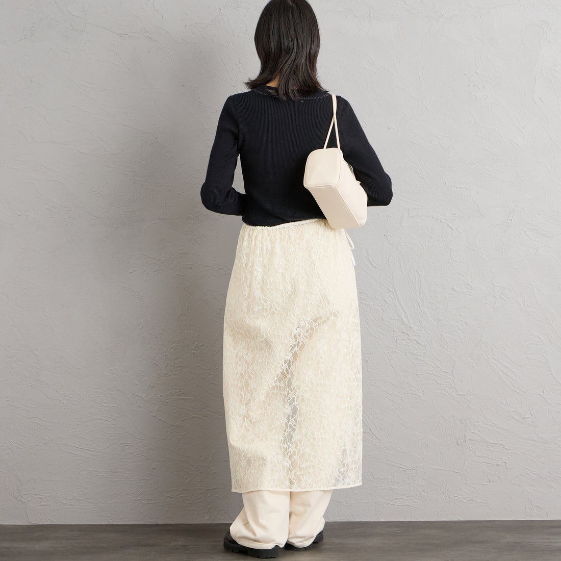 nenom [ネノム] ラメ配色ラインリブニット [NE24131024] 09 BLACK &&モデル身長：162cm 着用サイズ：F&&