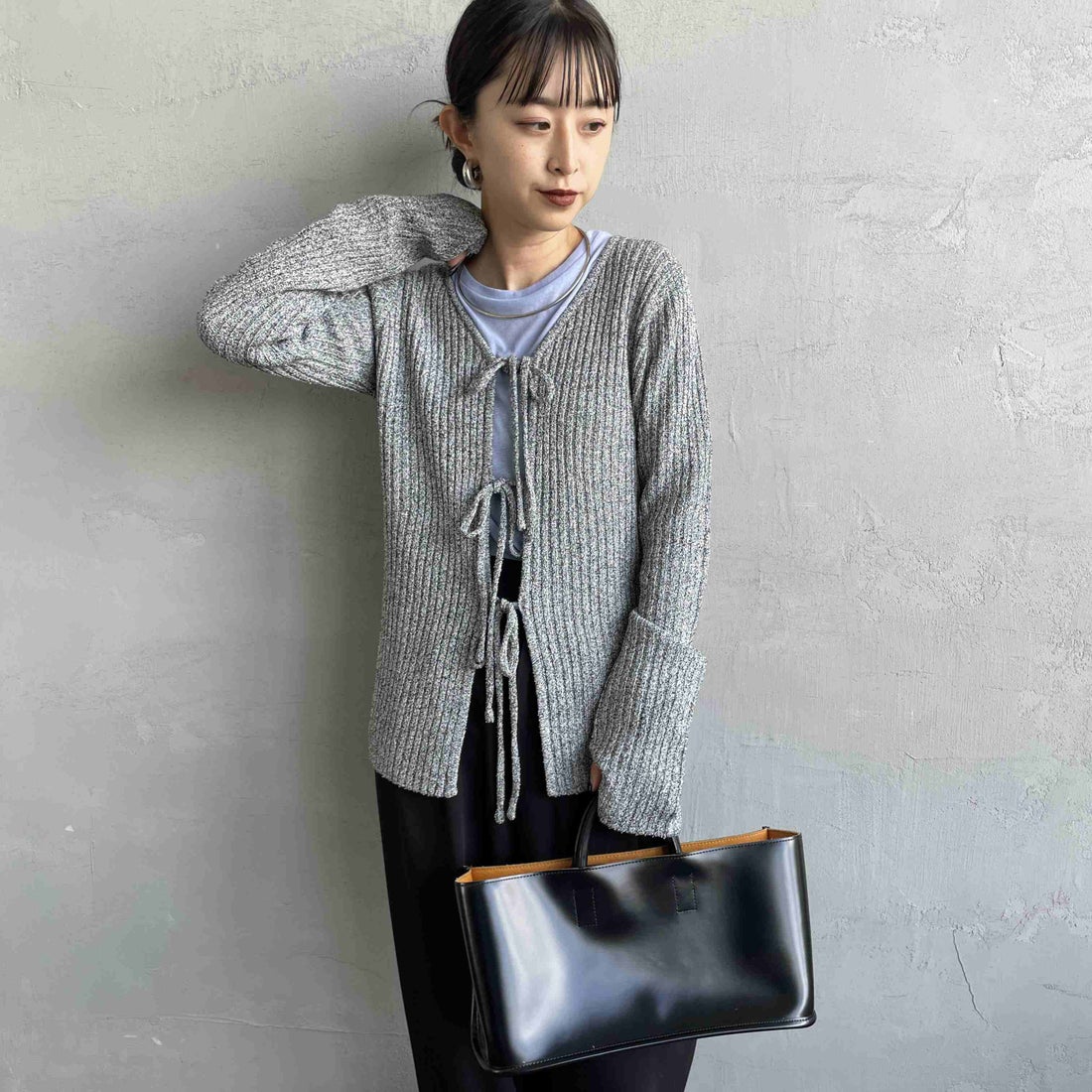 nenom [ネノム] 2WAY メランジリボンニットカーディガン [NE25131026] 09 BLACK &&モデル身長：150cm 着用サイズ：F&&