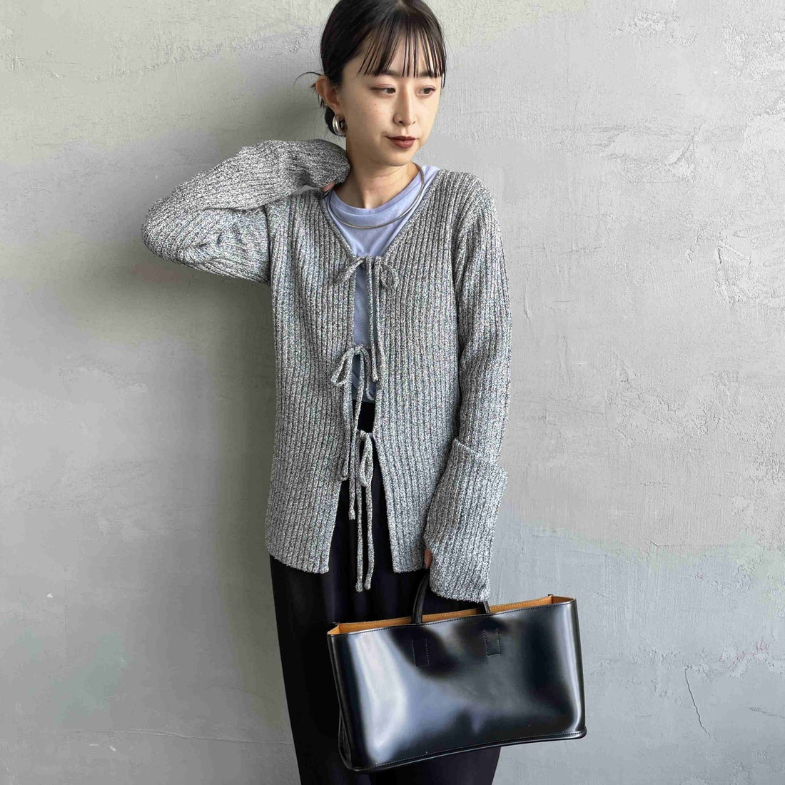 nenom [ネノム] 2WAY メランジリボンニットカーディガン [NE25131026] 09 BLACK &&モデル身長：150cm 着用サイズ：F&&