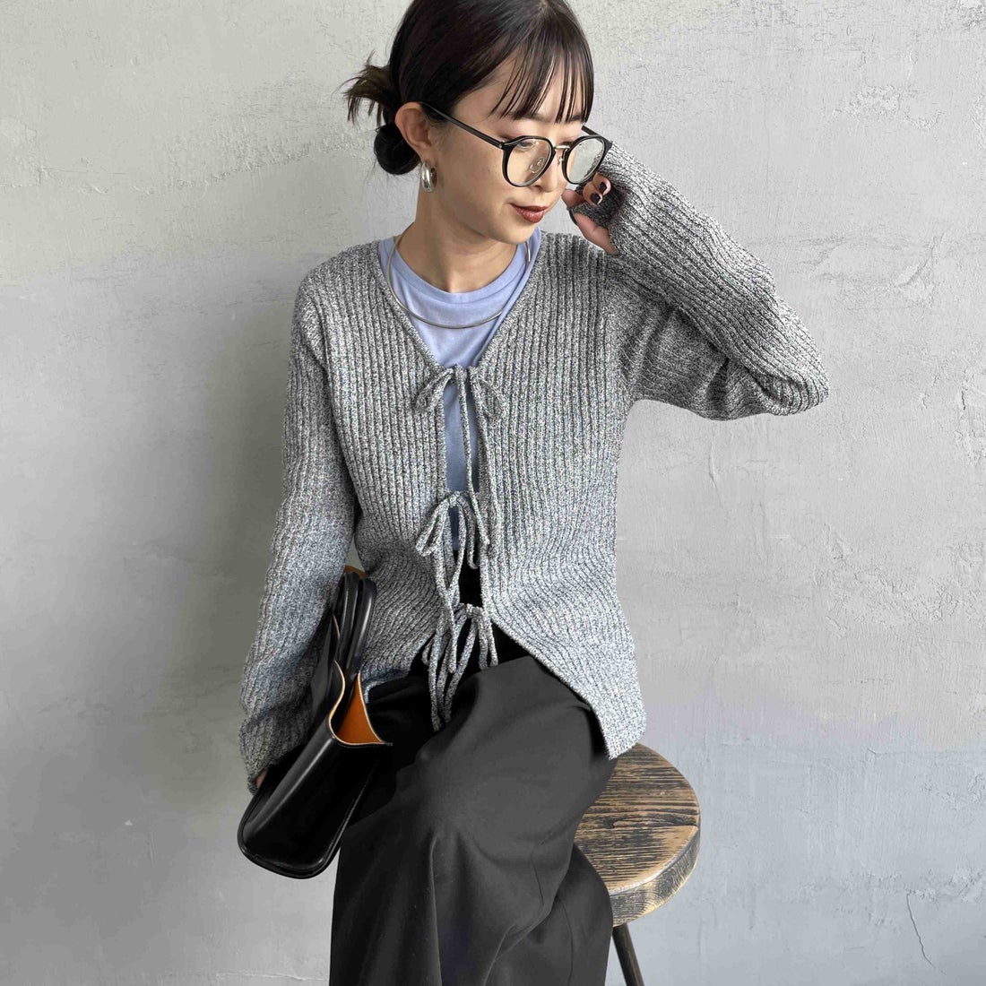 nenom [ネノム] 2WAY メランジリボンニットカーディガン [NE25131026] 09 BLACK &&モデル身長：150cm 着用サイズ：F&&