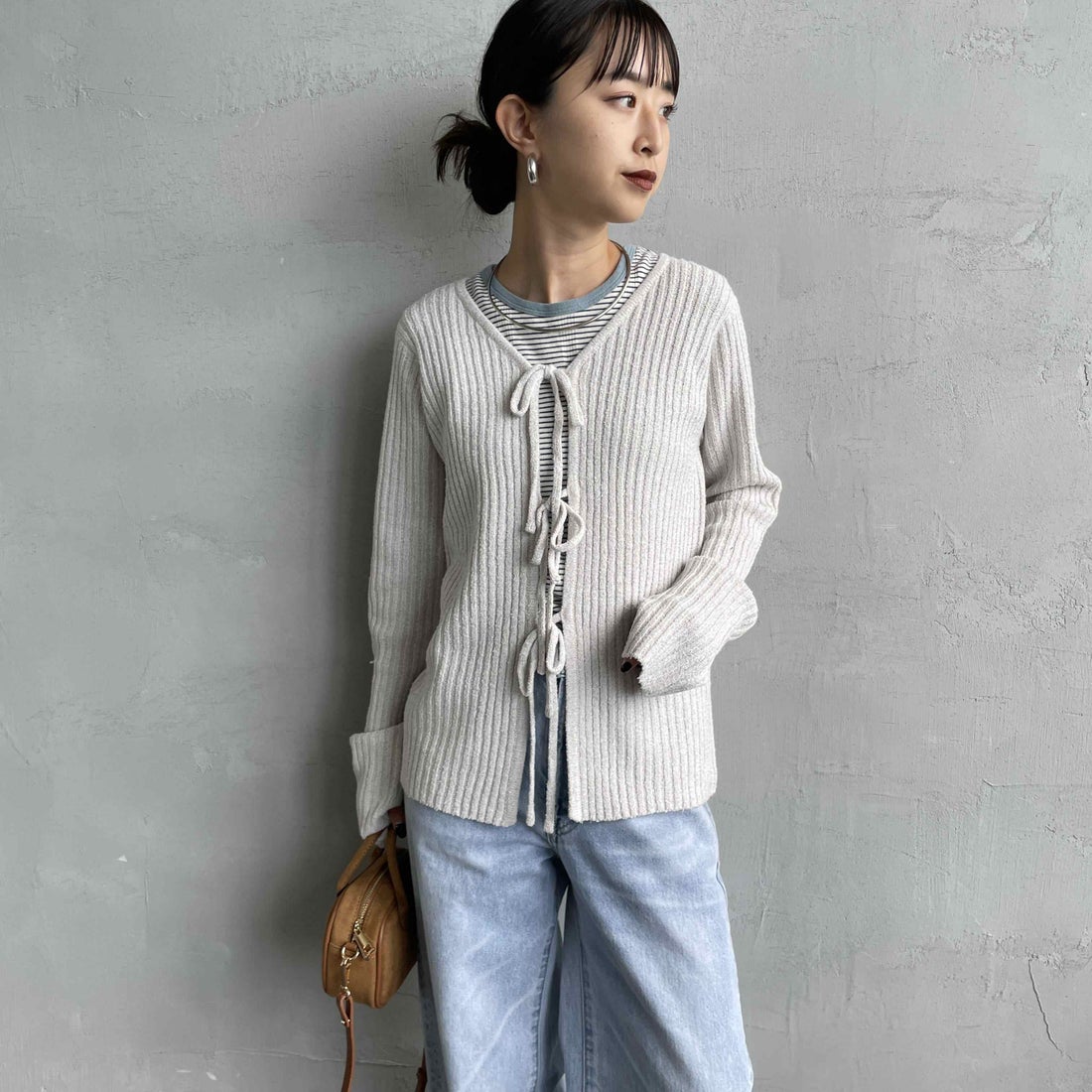 nenom [ネノム] 2WAY メランジリボンニットカーディガン [NE25131026] 23 GREIGE &&モデル身長：150cm 着用サイズ：F&&