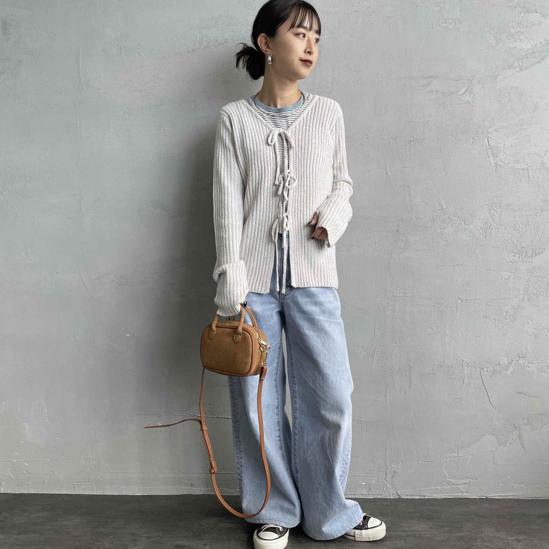 nenom [ネノム] 2WAY メランジリボンニットカーディガン [NE25131026] 23 GREIGE &&モデル身長：150cm 着用サイズ：F&&