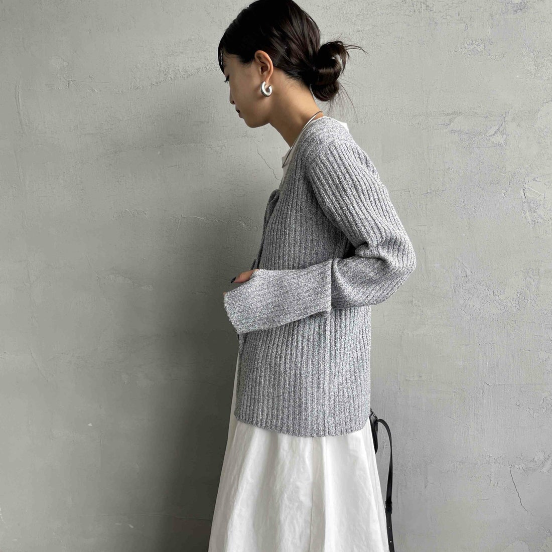 nenom [ネノム] 2WAY メランジリボンニットカーディガン [NE25131026] 07 GRAY &&モデル身長：150cm 着用サイズ：F&&