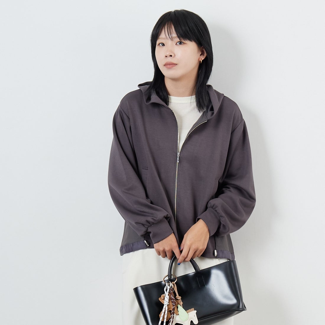 Jeans Factory Clothes [ジーンズファクトリークローズ] ボンディング異素材切替パーカー [21256053] 003 ﾁｬｺｰﾙ &&モデル身長：167cm 着用サイズ：F&&