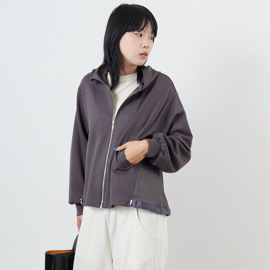 Jeans Factory Clothes [ジーンズファクトリークローズ] ボンディング異素材切替パーカー [21256053] 003 ﾁｬｺｰﾙ &&モデル身長：167cm 着用サイズ：F&&