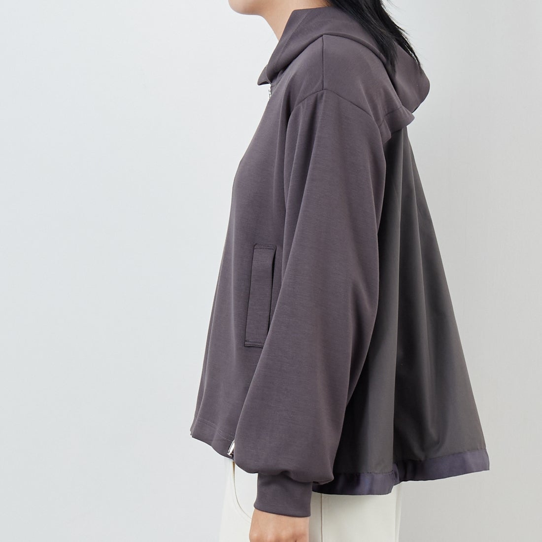 Jeans Factory Clothes [ジーンズファクトリークローズ] ボンディング異素材切替パーカー [21256053] 003 ﾁｬｺｰﾙ &&モデル身長：167cm 着用サイズ：F&&