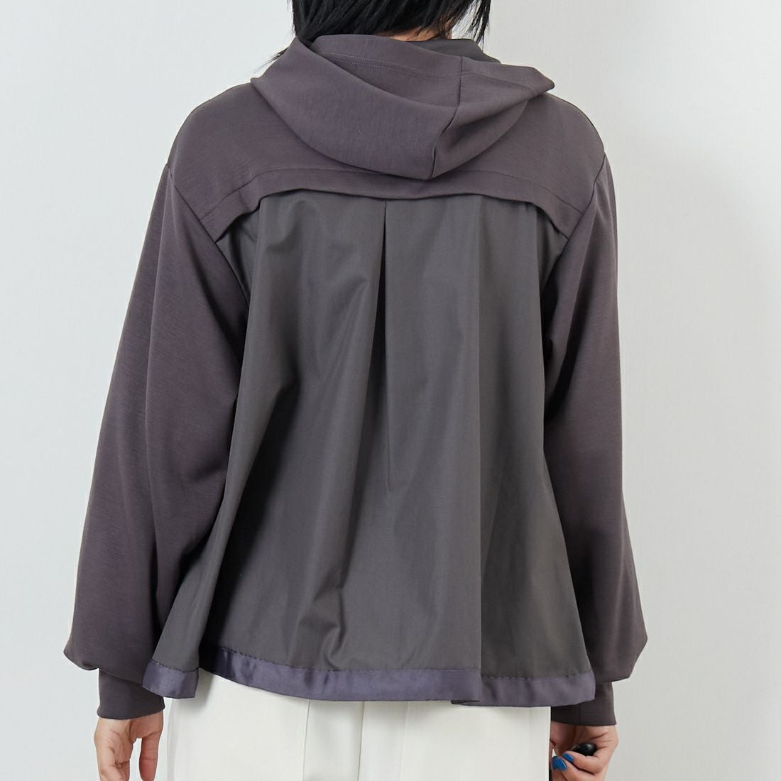 Jeans Factory Clothes [ジーンズファクトリークローズ] ボンディング異素材切替パーカー [21256053] 003 ﾁｬｺｰﾙ &&モデル身長：167cm 着用サイズ：F&&