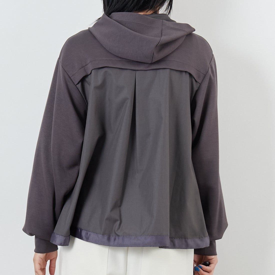Jeans Factory Clothes [ジーンズファクトリークローズ] ボンディング異素材切替パーカー [21256053] 003 ﾁｬｺｰﾙ &&モデル身長：167cm 着用サイズ：F&&