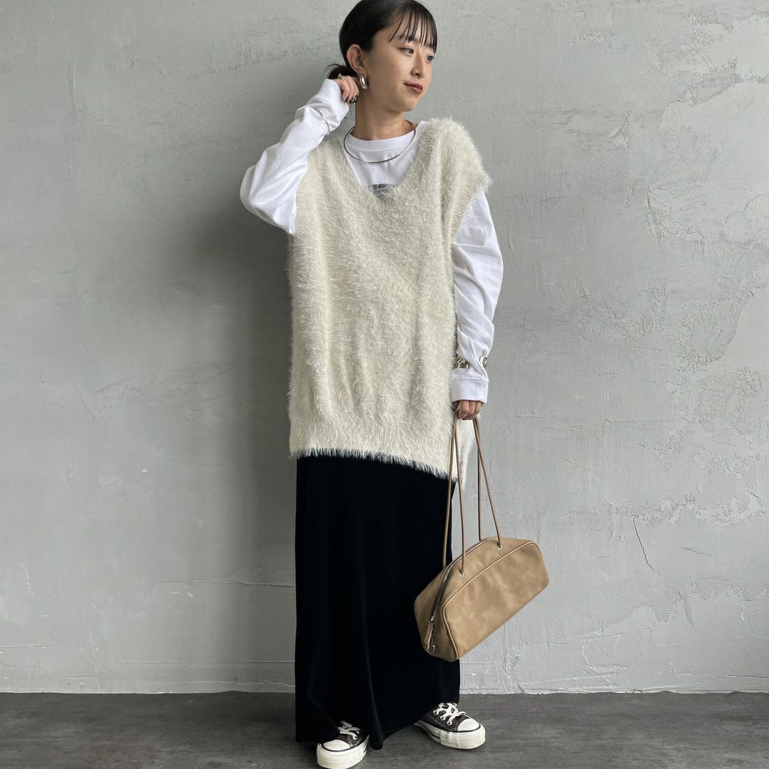 nenom [ネノム] 2WAYラメシャギーニットベスト [NE25131032] 21 IVORY &&モデル身長：150cm 着用サイズ：F&&