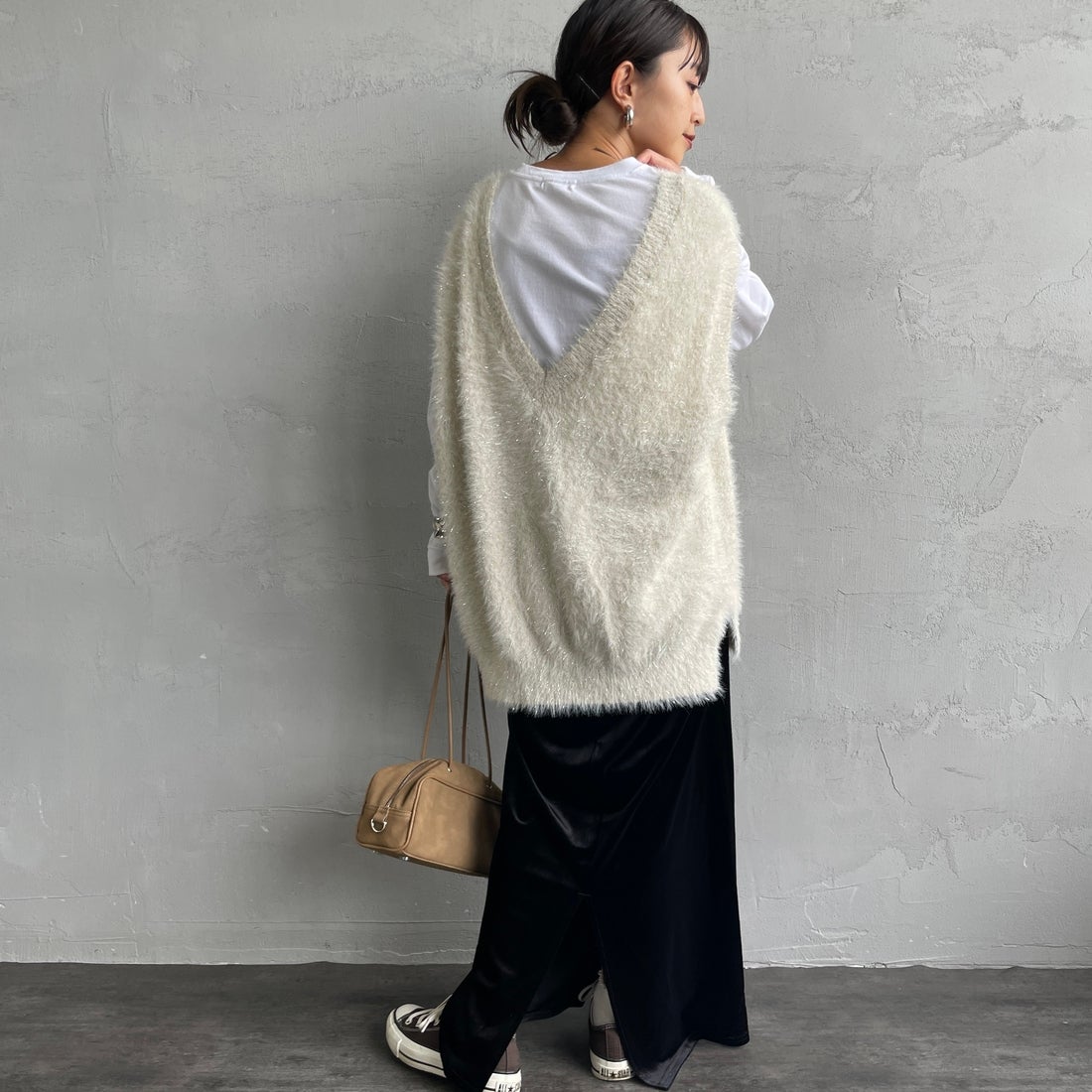 nenom [ネノム] 2WAYラメシャギーニットベスト [NE25131032] 21 IVORY &&モデル身長：150cm 着用サイズ：F&&
