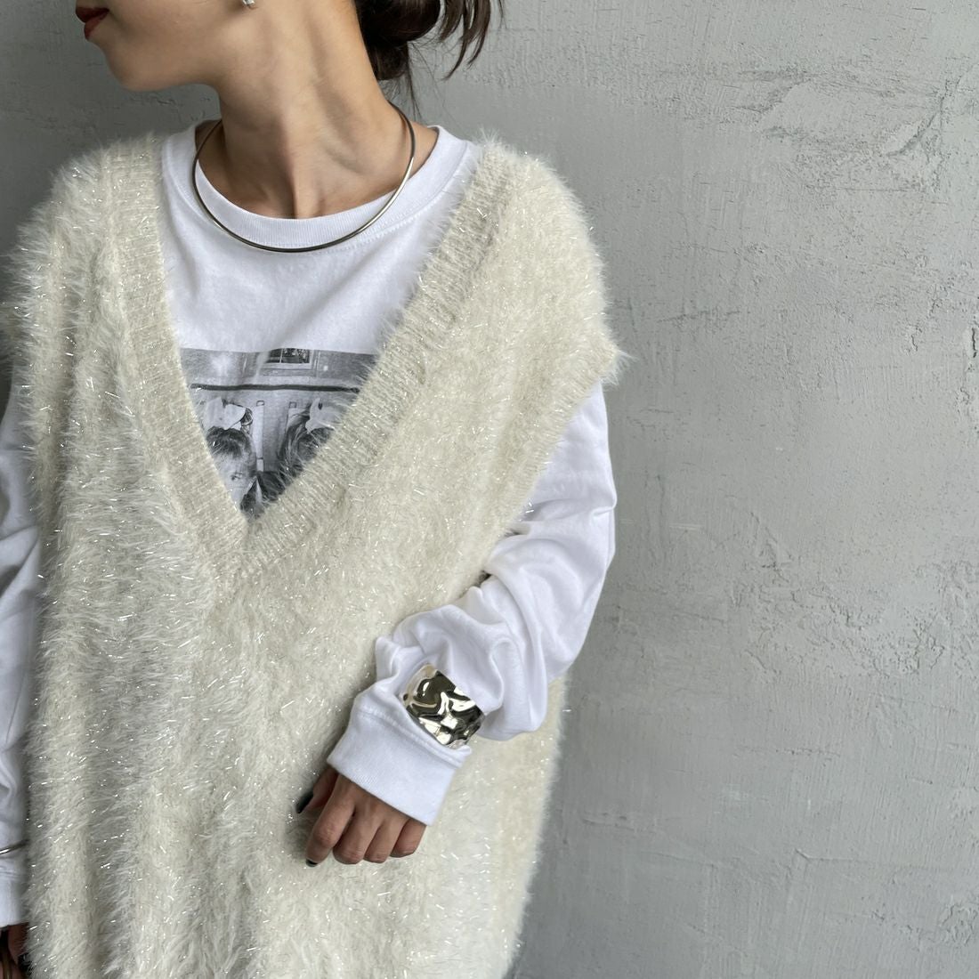 nenom [ネノム] 2WAYラメシャギーニットベスト [NE25131032] 21 IVORY &&モデル身長：150cm 着用サイズ：F&&