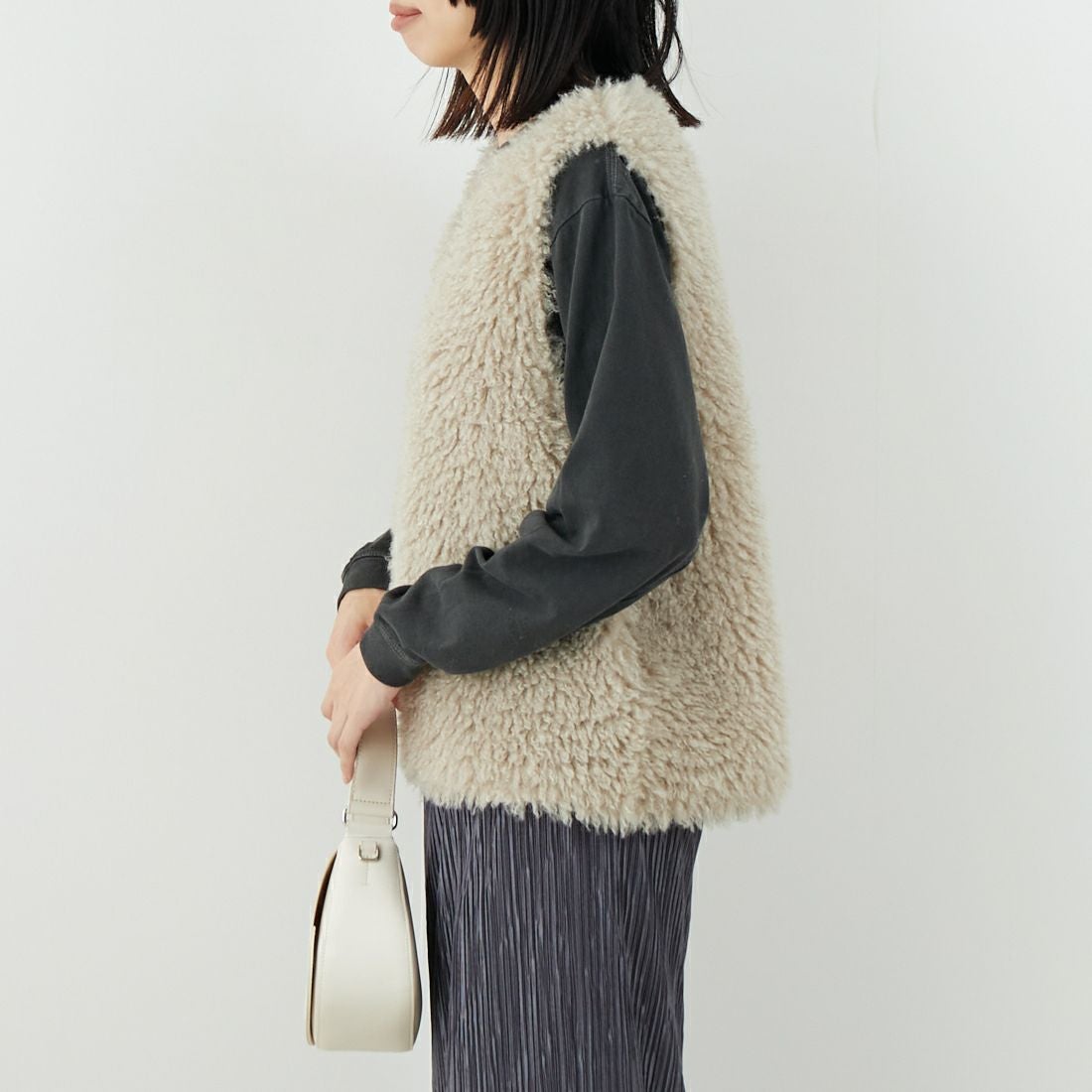 Jeans Factory Clothes [ジーンズファクトリークローズ] プードルファーベスト [330025] 153 ﾍﾞｰｼﾞｭ &&モデル身長：162cm 着用サイズ：F&&