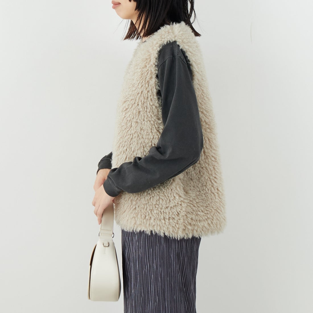 Jeans Factory Clothes [ジーンズファクトリークローズ] プードルファーベスト [330025] 153 ﾍﾞｰｼﾞｭ &&モデル身長：162cm 着用サイズ：F&&