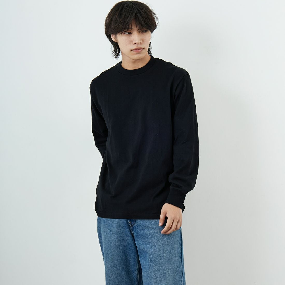 Hanes [ヘインズ] KURO クルーネックロングスリーブTシャツ [HM4-C201] 090 ﾌﾞﾗｯｸ &&モデル身長：179cm 着用サイズ：XL&&
