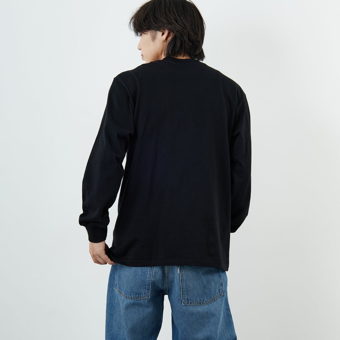 Hanes [ヘインズ] KURO クルーネックロングスリーブTシャツ [HM4-C201] 090 ﾌﾞﾗｯｸ &&モデル身長：179cm 着用サイズ：XL&&